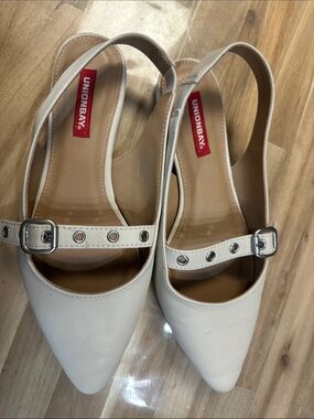 UNIONBAY Cream Pointed-Toe Slingback Flats with Buckle Strap